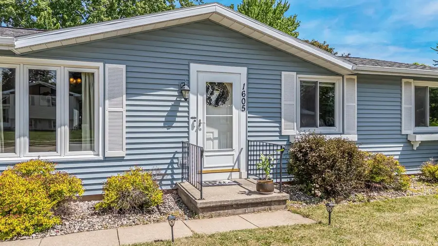 1605 THORNTON DRIVE, Oshkosh, WI 54904 - #2