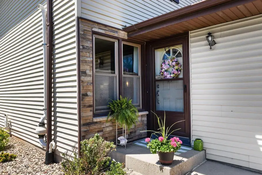 725 S WESTHAVEN PLACE  #J, Appleton, WI 54914 - #2