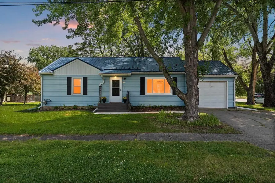 105 N 4TH AVENUE, Winneconne, WI 54986 - #2