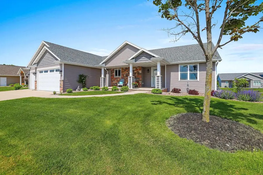 5560 N PROVIDENCE AVENUE, Appleton, WI 54913 - #2