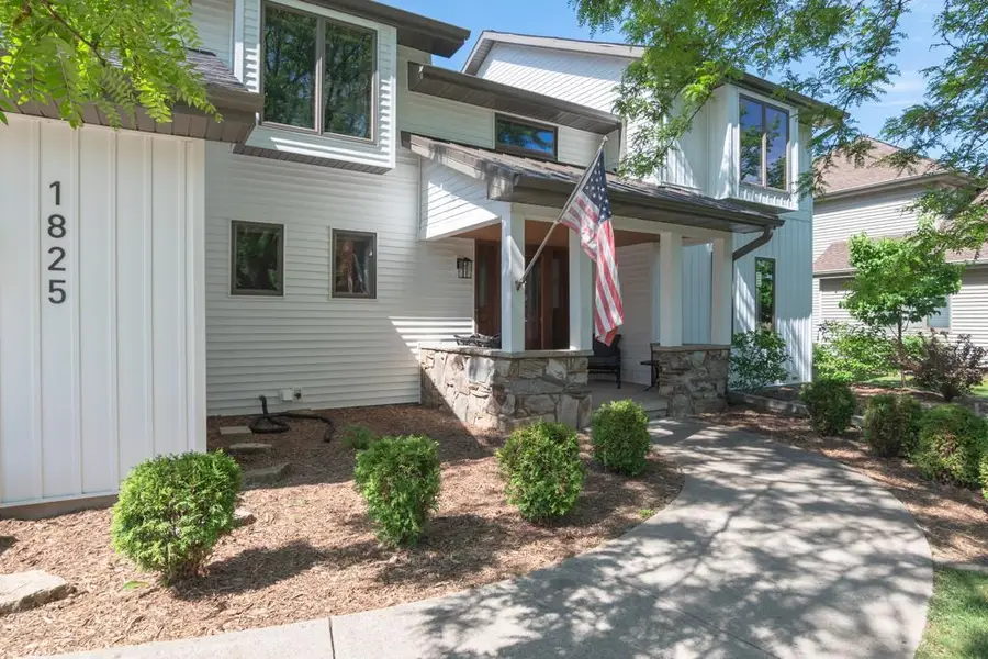 1825 EAGLE DRIVE, Neenah, WI 54956 - #2