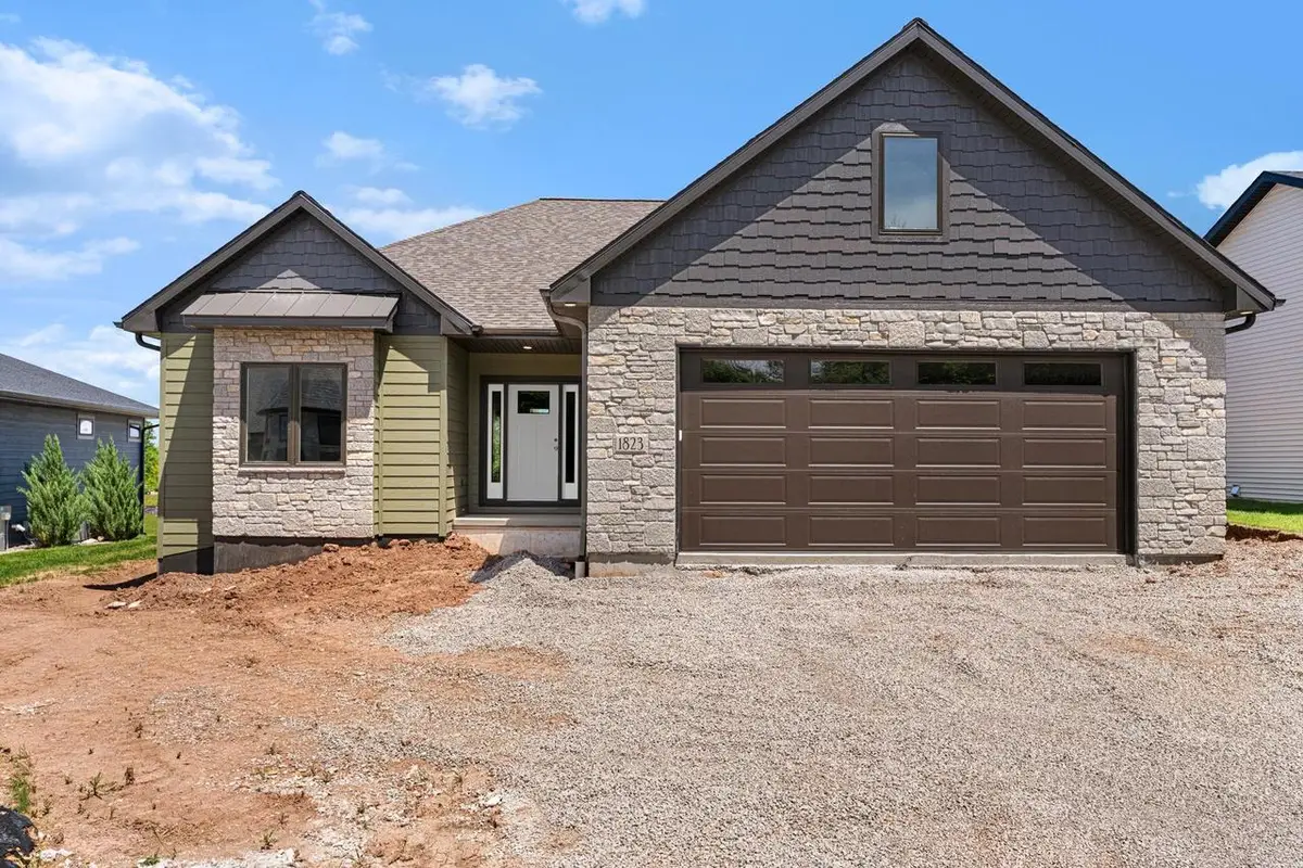 1823 BOBBY JONES DRIVE, De Pere, WI 54115 - #1