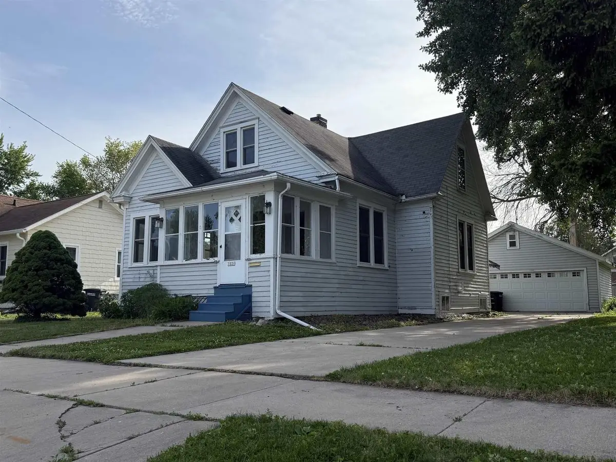 1021 EASTMAN STREET, Oshkosh, WI 54901 - #1