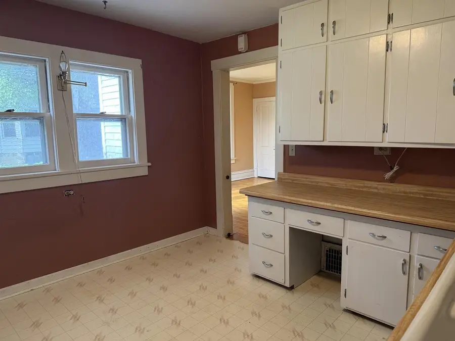 1021 EASTMAN STREET, Oshkosh, WI 54901 - #3