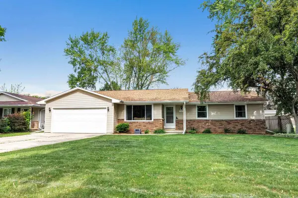 2316 SERENADE LANE, Green Bay, WI 54301