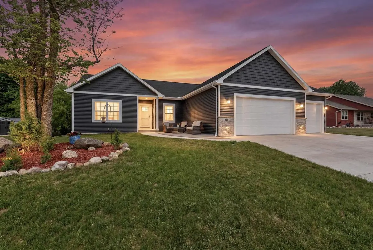 108 RIVER COURT, Theresa, WI 53091 - #1