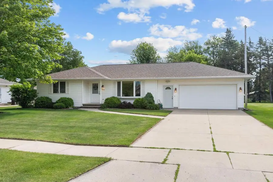 3300 N LAWE STREET, Appleton, WI 54911 - #3