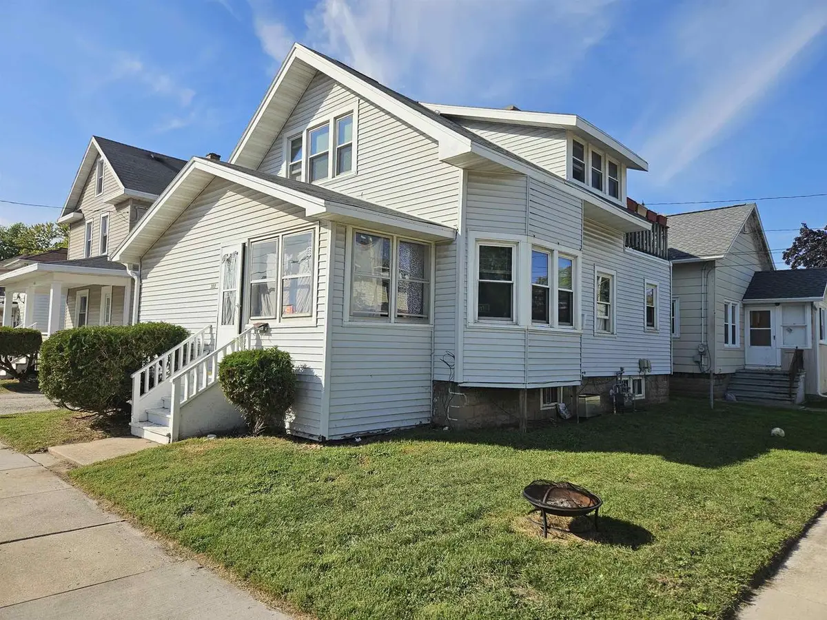 302 W LINCOLN AVENUE, Oshkosh, WI 54901 - #1