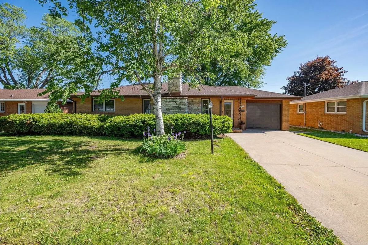 1677 LILAC LANE, Green Bay, WI 54302 - #1