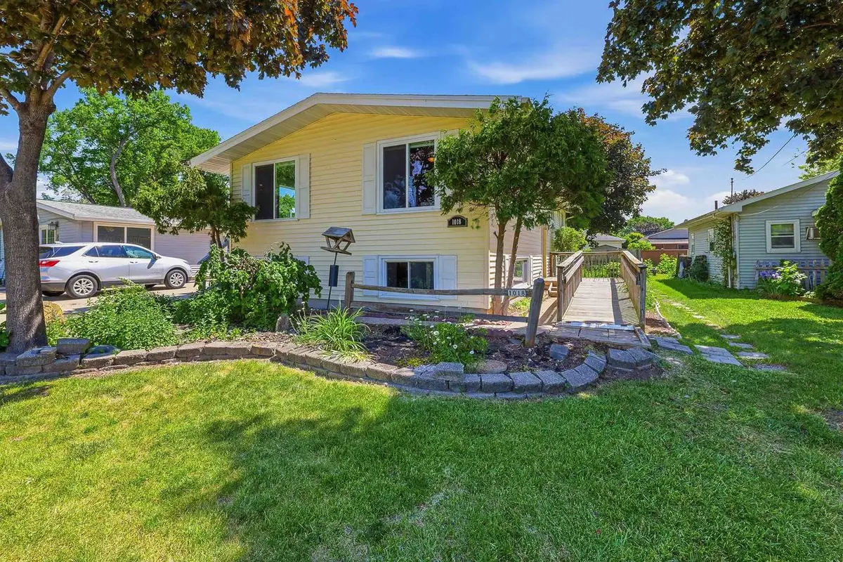1018 HAWK STREET, Oshkosh, WI 54902 - #1