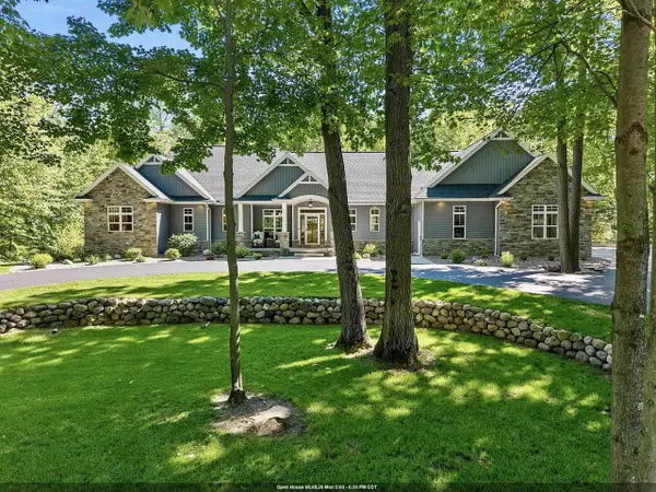 3413 BLACKBERRY LANE, Suamico, WI 54313
