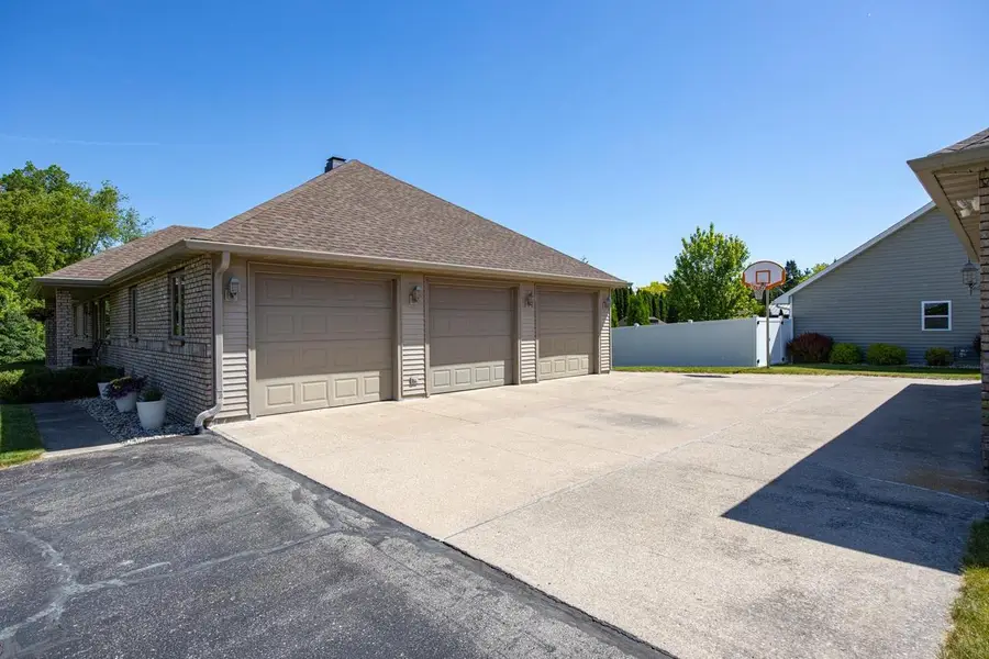 N1434 HIGHGREEN COURT, Greenville, WI 54942 - #2