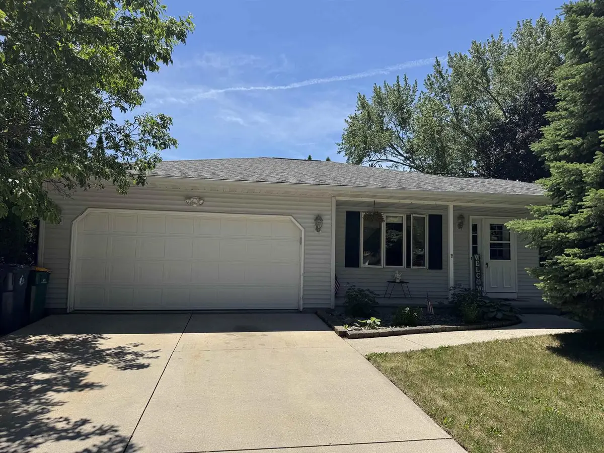 836 MEADOWBROOK LANE, Fond Du Lac, WI 54935 - #1