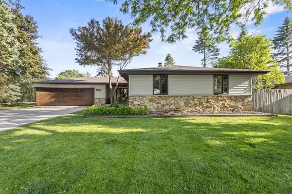 1731 OAKRIDGE COURT, Menasha, WI 54952