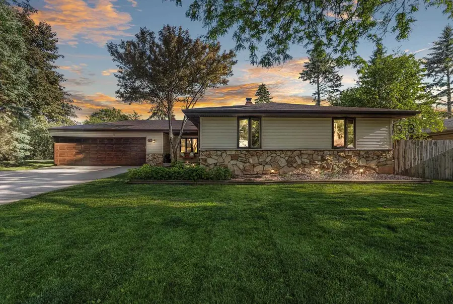 1731 OAKRIDGE COURT, Menasha, WI 54952 - #2
