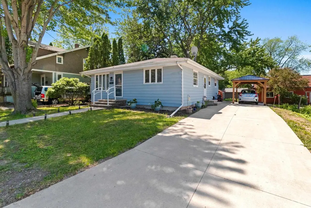 609 S MEMORIAL DRIVE, Appleton, WI 54914 - #1