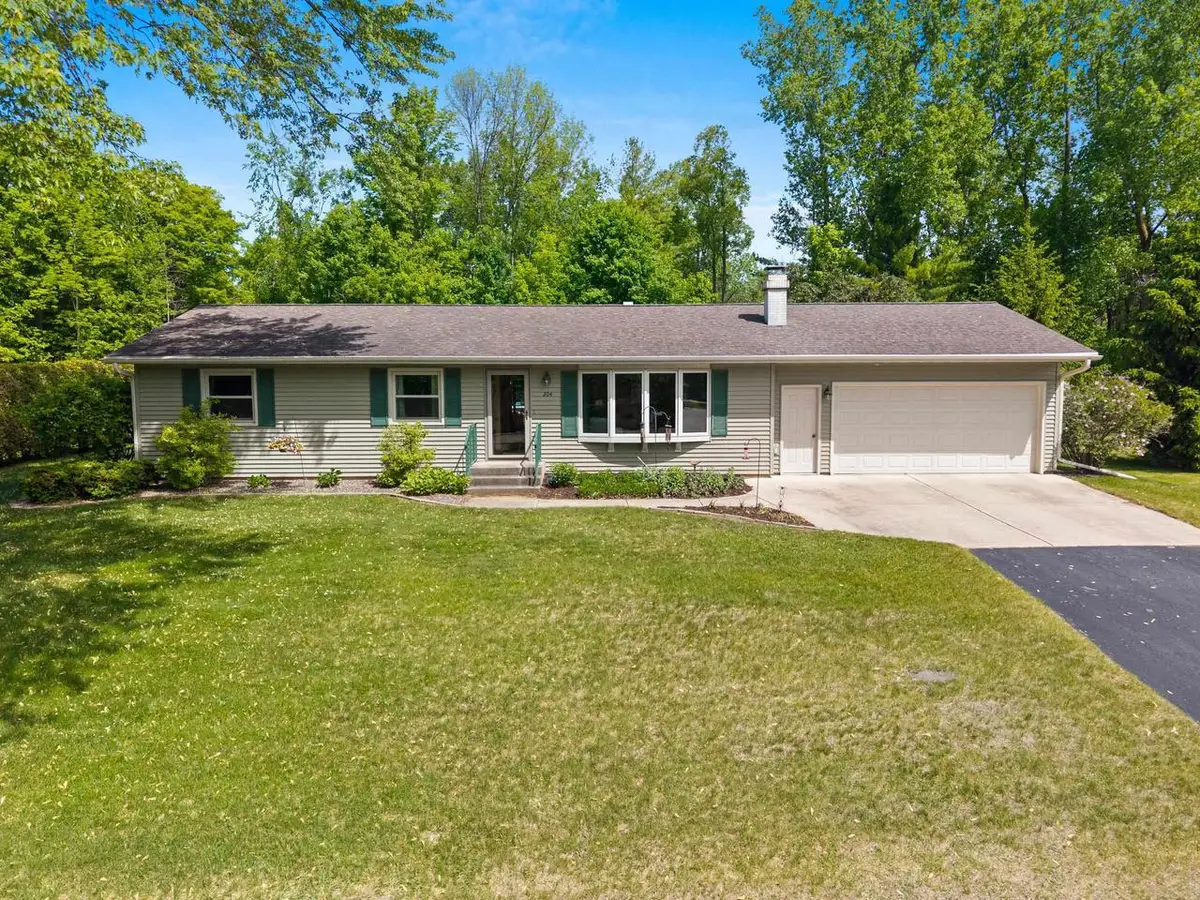 204 W HIGHLAND DRIVE, Oconto Falls, WI 54154 - #1