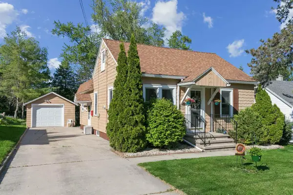 323 E MISSION ROAD, Green Bay, WI 54301