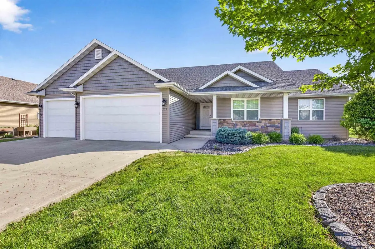 2125 WINDFLOWER DRIVE, Neenah, WI 54956 - #1