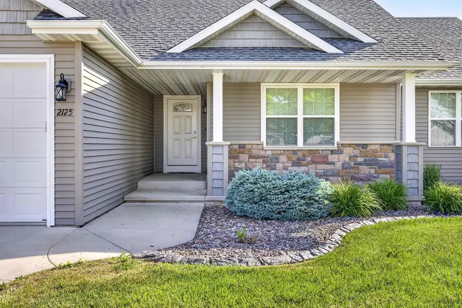 2125 WINDFLOWER DRIVE, Neenah, WI 54956 - #2