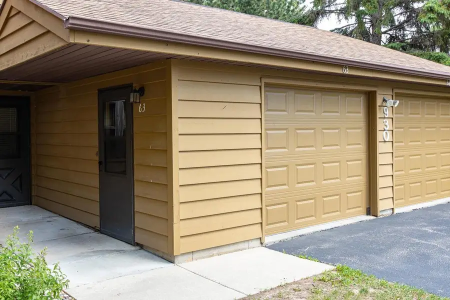 930 MANOR DRIVE  #63, Neenah, WI 54956 - #2