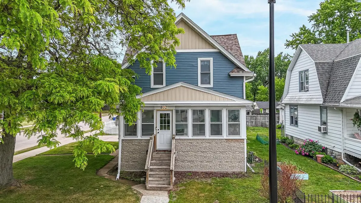 402 E LINCOLN AVENUE, Oshkosh, WI 54901 - #1