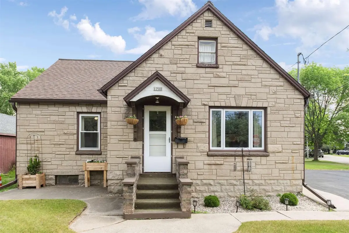 1700 WEST DRIVE, Menominee, MI 49858 - #1