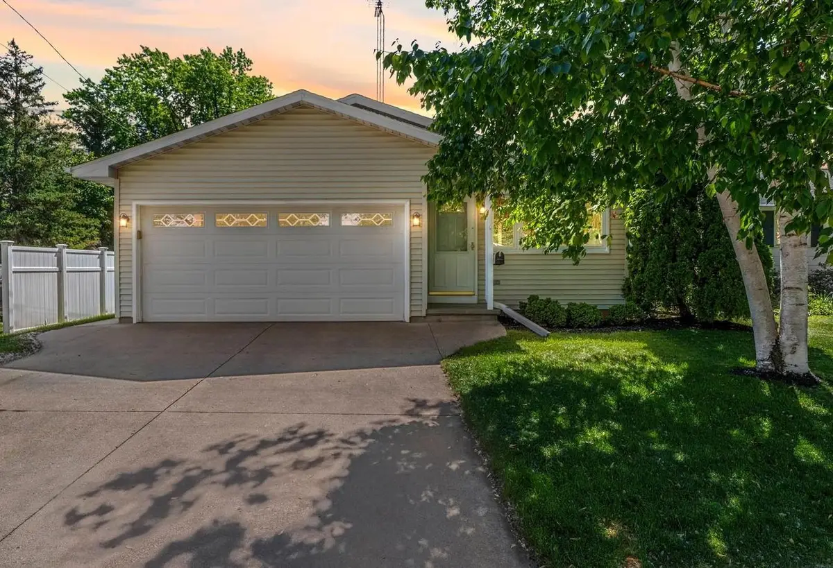2352 MOUNT VERNON STREET, Oshkosh, WI 54901 - #1