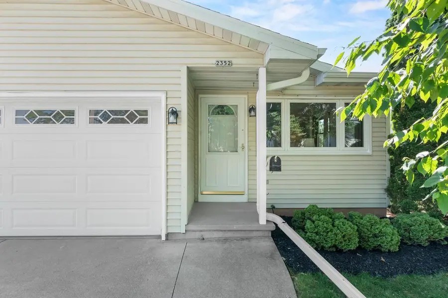 2352 MOUNT VERNON STREET, Oshkosh, WI 54901 - #2