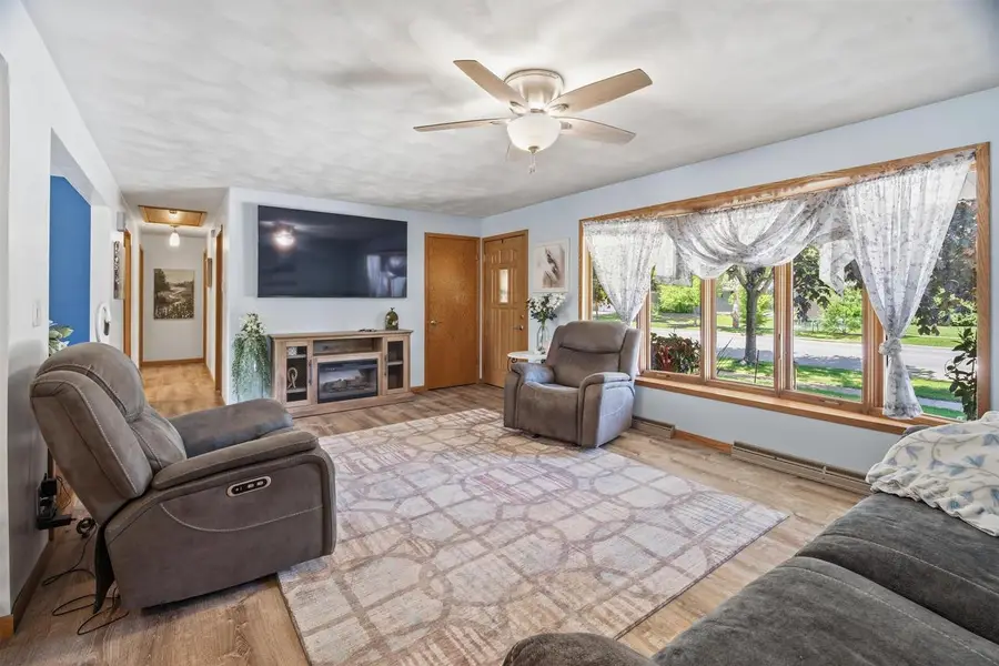 824 W CECIL STREET, Neenah, WI 54956 - #3