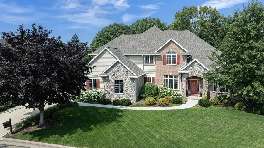 422 BOSWORTH LANE, Neenah, WI 54956 - #2