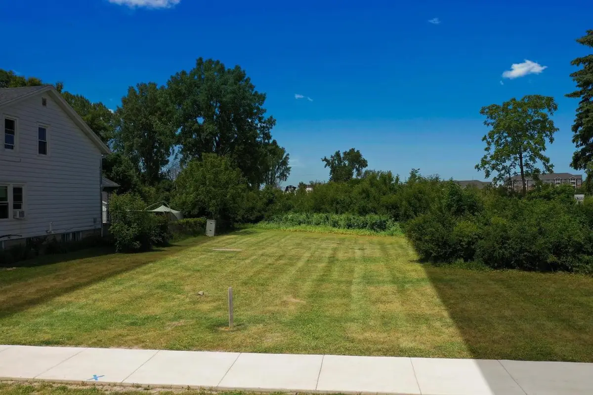 406 W 5TH AVENUE, Oshkosh, WI 54902 - #1