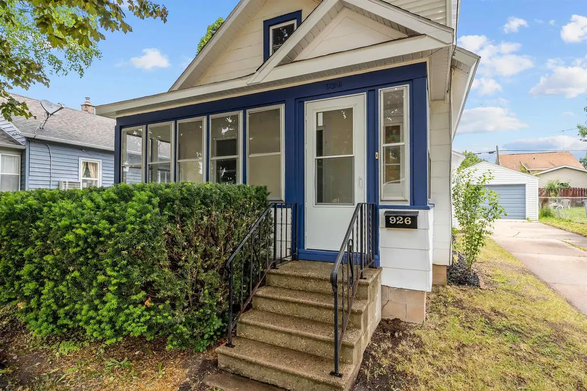 926 DOVE STREET, Oshkosh, WI 54902 - #1