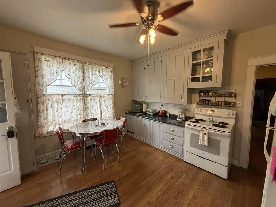 102 N CLINTON AVENUE, Clintonville, WI 54929 - #3