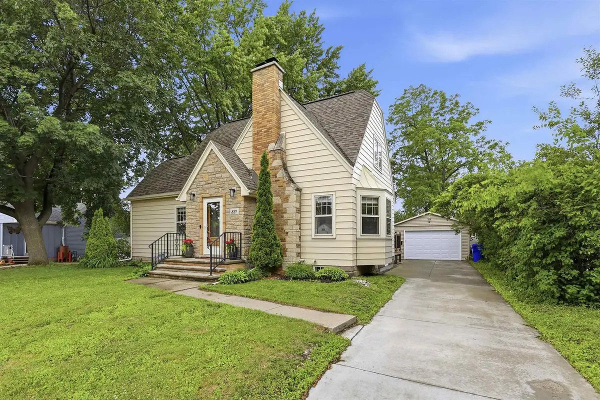 821 S WEIMAR STREET, Appleton, WI 54915 - #1