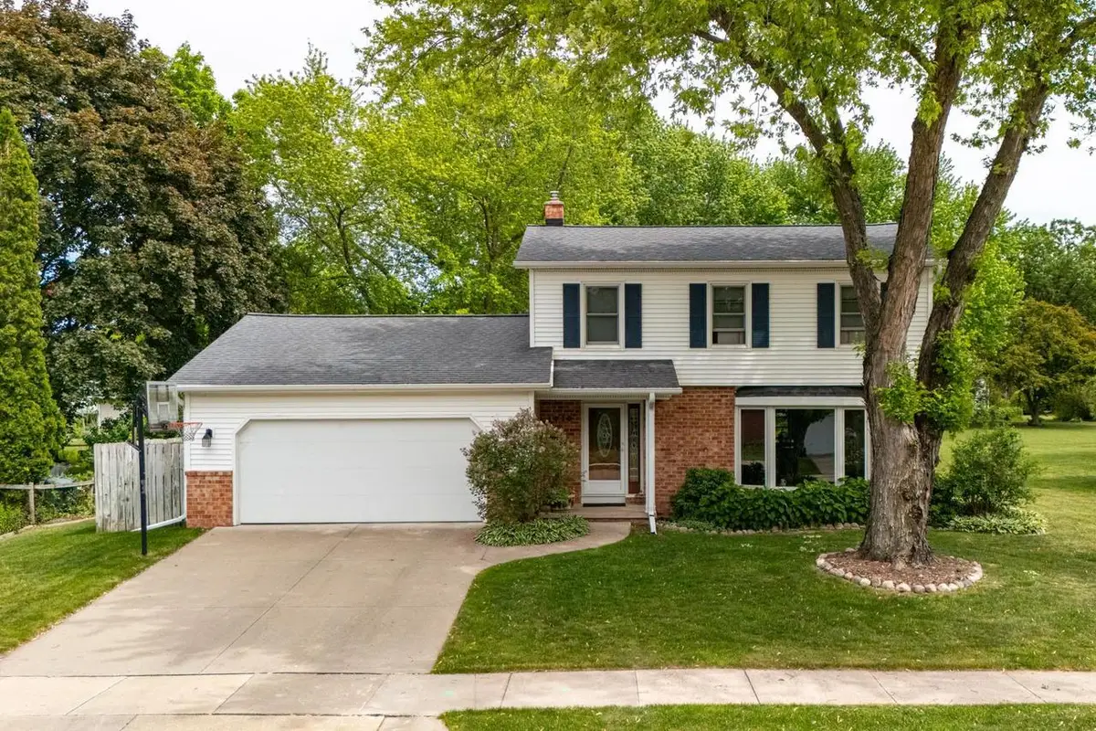 1710 ARLINGTON DRIVE, Oshkosh, WI 54904 - #1