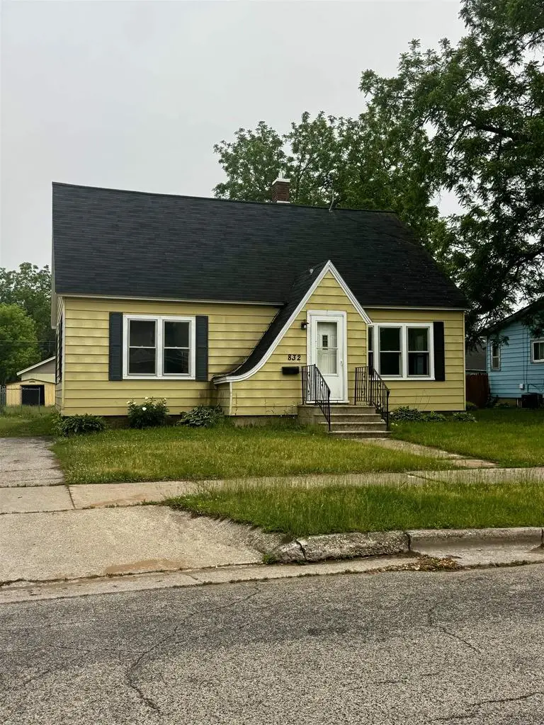 832 JACKSON STREET, Marinette, WI 54143 - #1