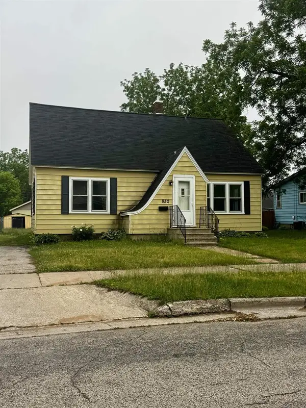 832 JACKSON STREET, Marinette, WI 54143