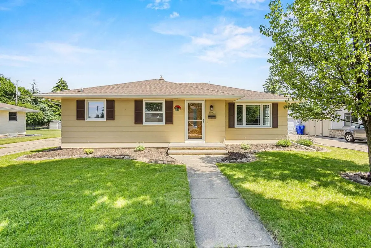 2700 N LILLIAN COURT, Appleton, WI 54911 - #1