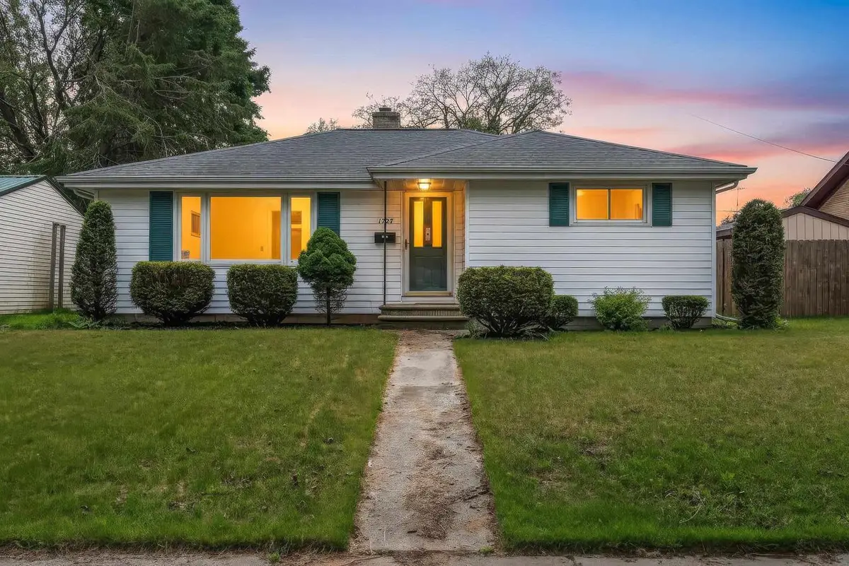 1727 30TH STREET, Two Rivers, WI 54241 - #1
