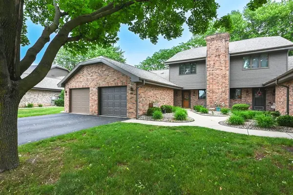 88 SPENCER VILLAGE COURT, Appleton, WI 54914