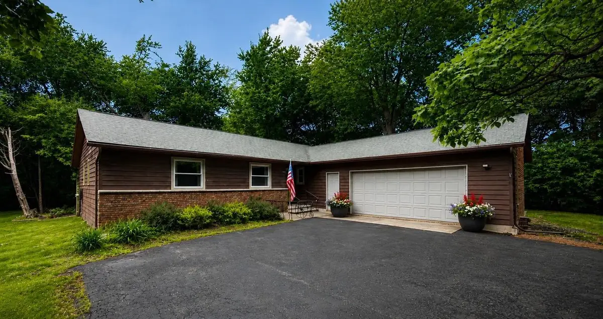 848 W SOUTH PARK AVENUE, Oshkosh, WI 54902 - #1