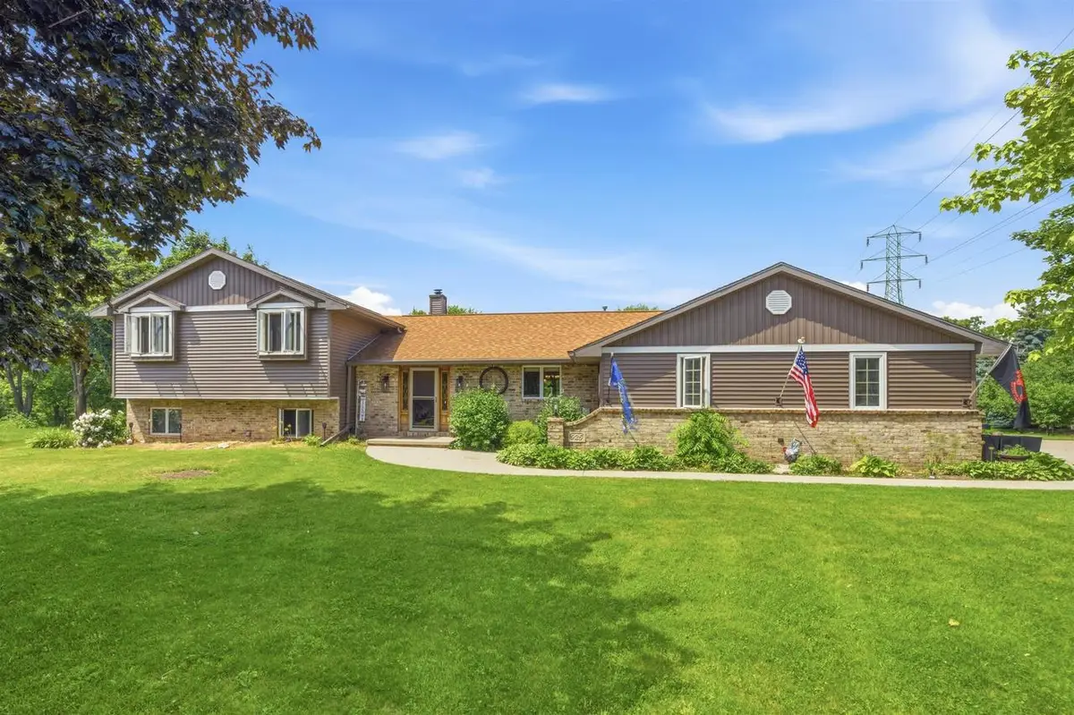 926 MILLBROOK DRIVE, Neenah, WI 54956 - #1
