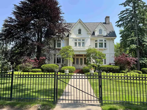 402 E WISCONSIN AVENUE, Neenah, WI 54956