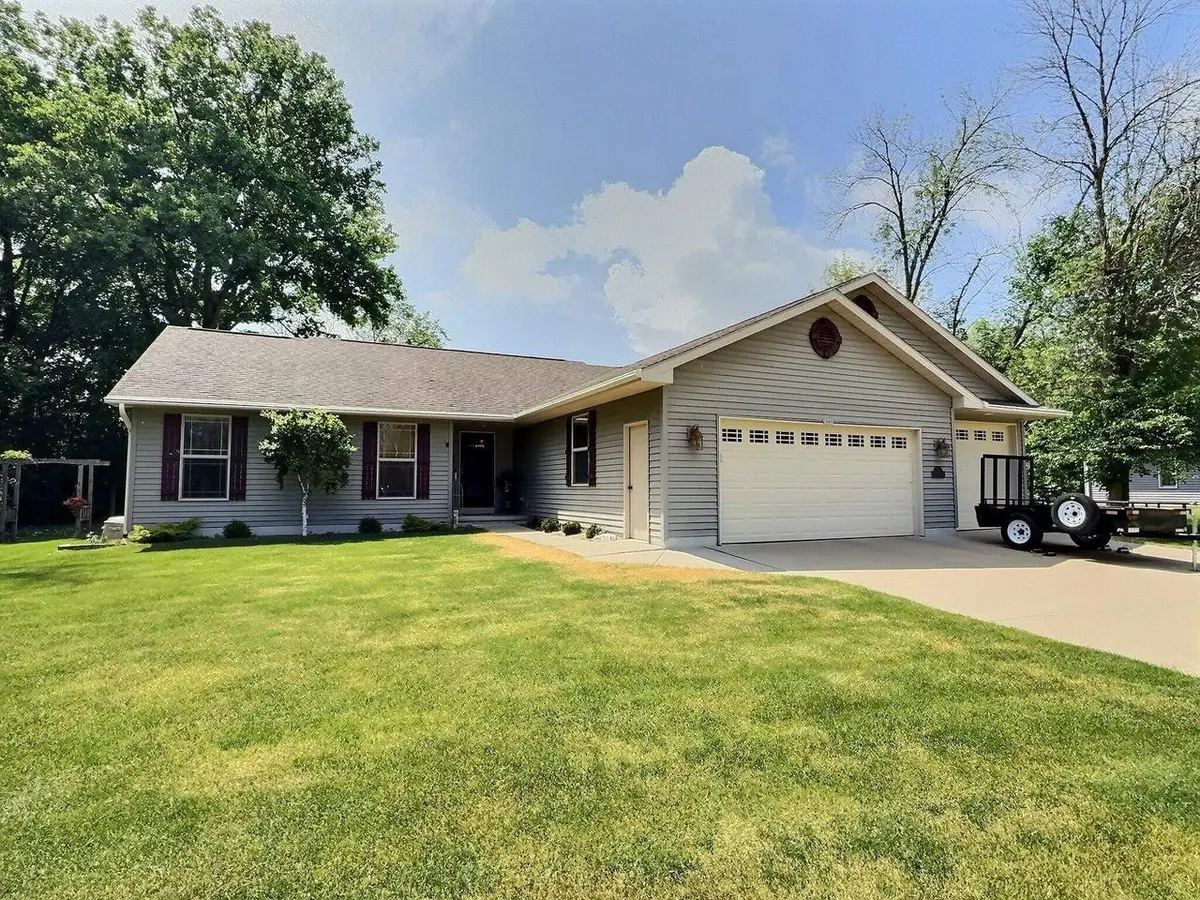 1085 HILLWOOD RUN DRIVE, Oshkosh, WI 54901 - #1
