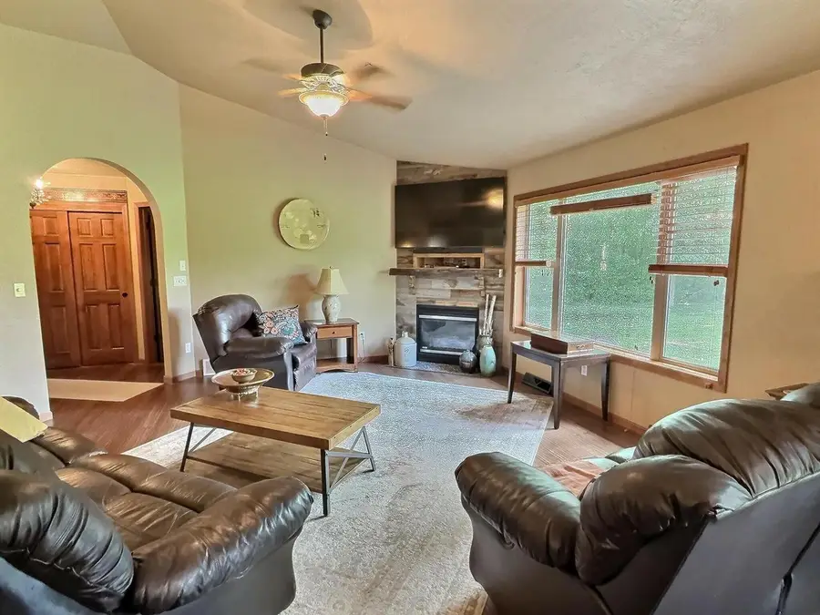 1085 HILLWOOD RUN DRIVE, Oshkosh, WI 54901 - #3