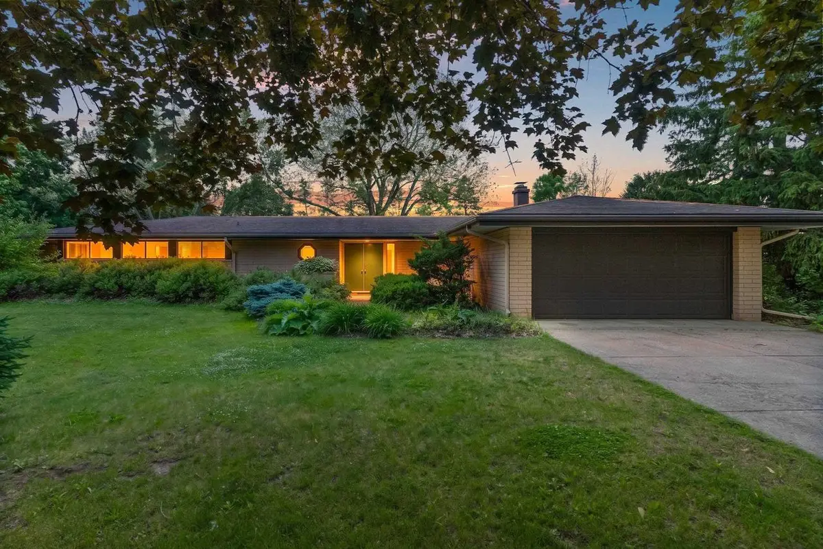 5531 LONG COURT, Appleton, WI 54914 - #1