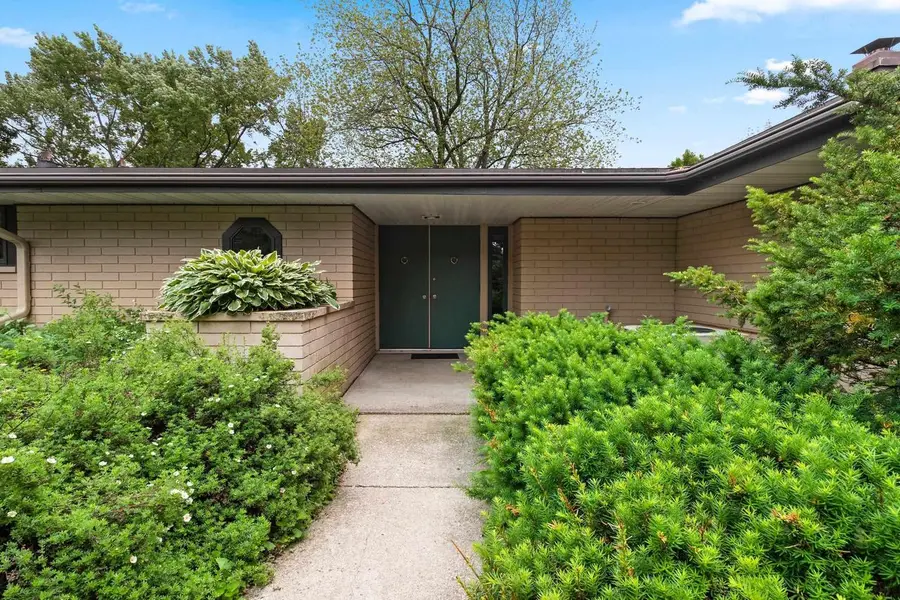 5531 LONG COURT, Appleton, WI 54914 - #2