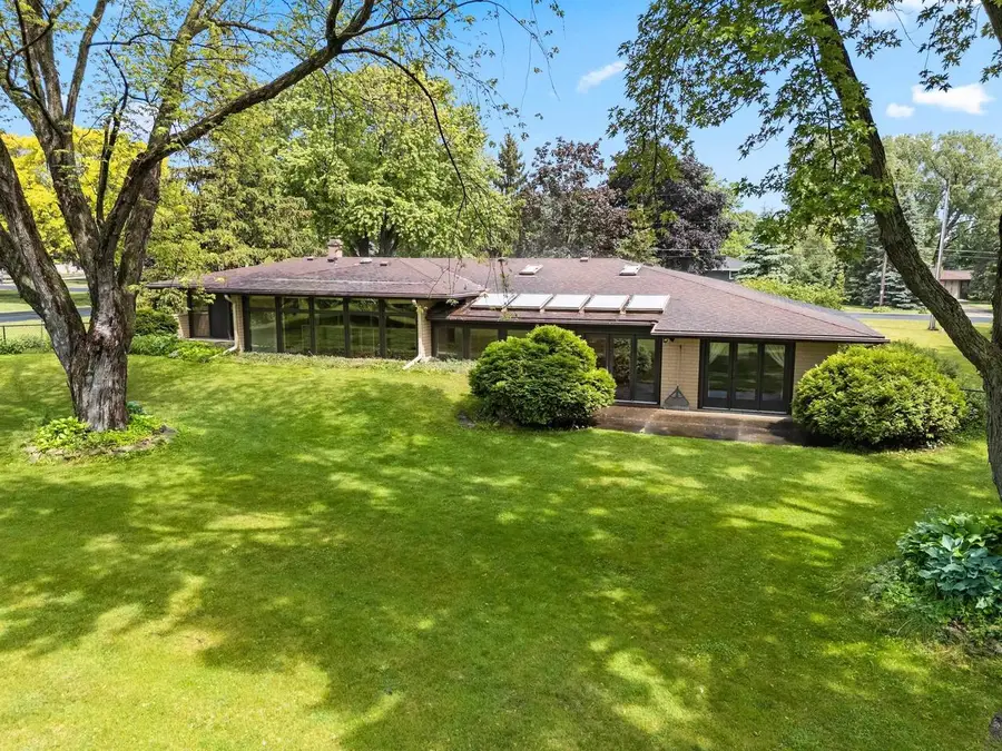 5531 LONG COURT, Appleton, WI 54914 - #3