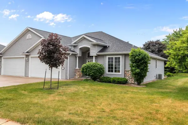 111 REGENT PLACE, Neenah, WI 54956